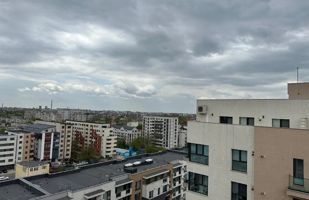 Fabulous Penthouse Lakeview W20-1