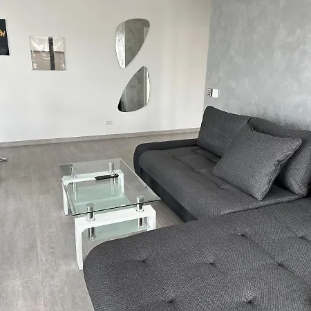 Fabulous Penthouse Lakeview W20-3