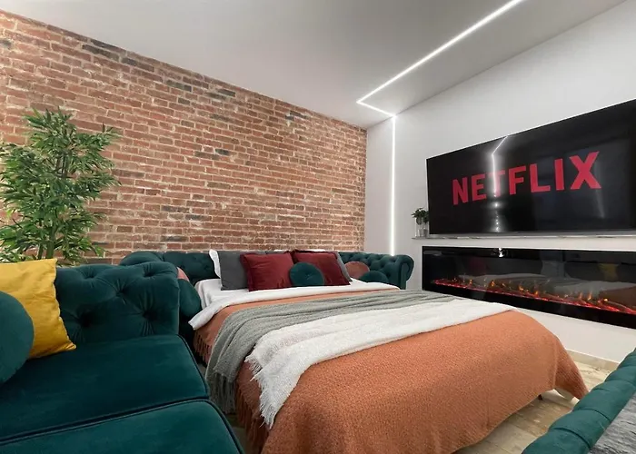 Luxury Living: Smart 2BR Apartment at Unirii Square Bucureşti