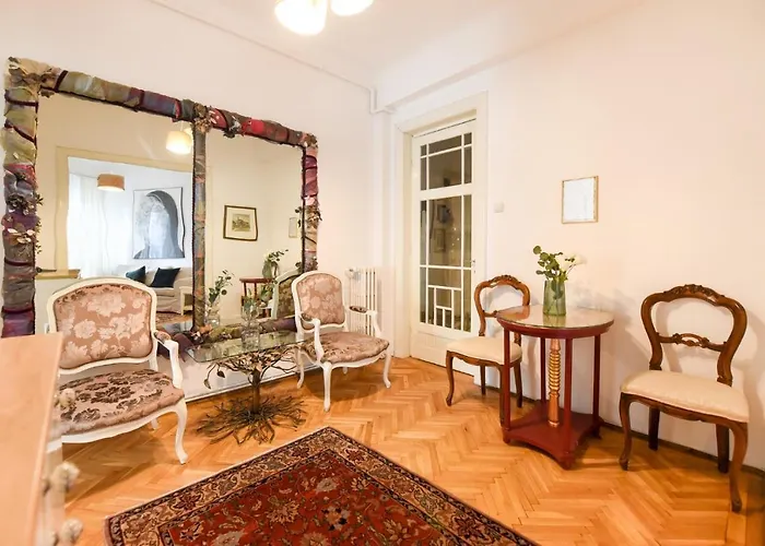 Stay In Style: Central 1Br With Vintage Touches And Balcony Bucureşti